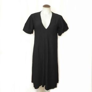 𝅺Black Stretch Zara Dress With V Neck And Bubble Sleeves